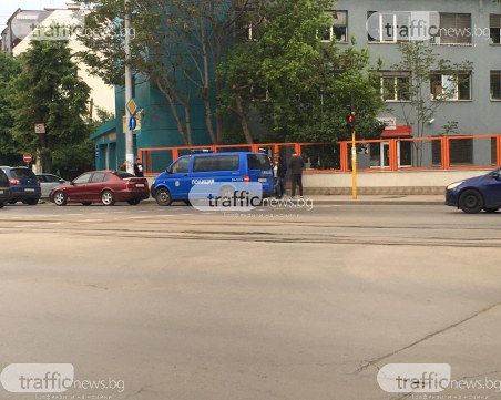 14-годишно момиче бе блъснато, докато пресича на червено в кв. 