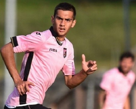 Изхвърлиха отбора на наш национал заради финансови нередности