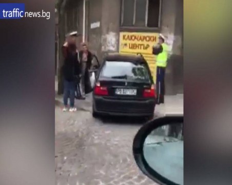 Катастрофа в центъра на Пловдив, на място има полиция и линейка