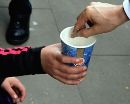 Обвиниха три жени в просия на 