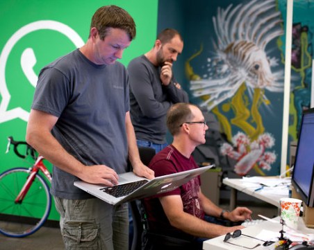 Хакери пробиха защитата на WhatsApp