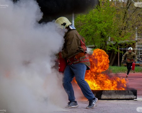 Млади огнеборци се включват в състезание в Пловдив
