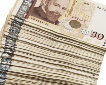 Средната заплата скочи до 1208 лева, 2,32 млн. българи работят