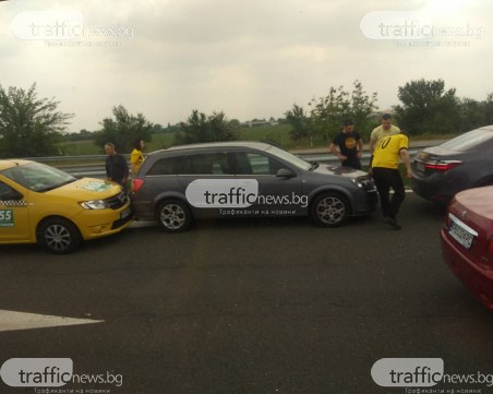 Две катастрофи между запалянковци на Тракия! Кое е по-важно мачът или щетите?