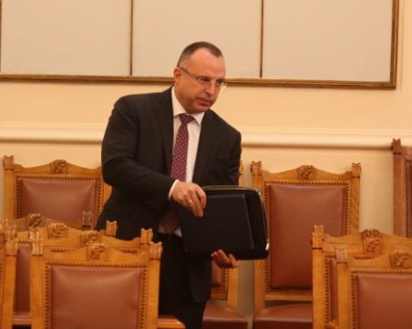 Скоропостижно, за 4 минути: Порожанов вече не е министър, Танева пое МЗХГ