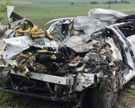 Тежко ПТП край Бяла, загина 51-годишен италианец, забил се в ТИР