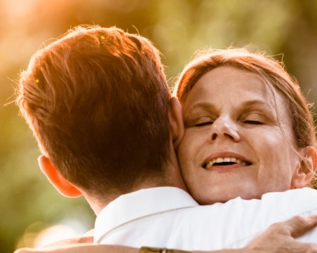 Вкъщи си е най-добре! Българският мъж го знае – до 30 г. живее при мама