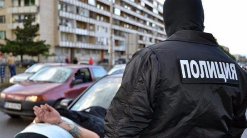 Арестуваха седем наркодилъри при спецакция в Стара Загора