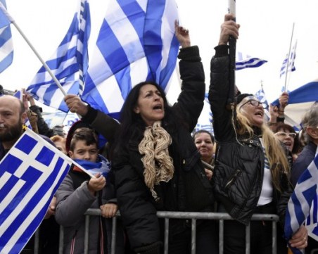 Гръцките медици се вдигат на протест! Приемат само спешни случаи
