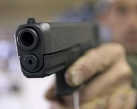 Маскиран стрелял 3 пъти с газов пистолет в кабинета на психиатър