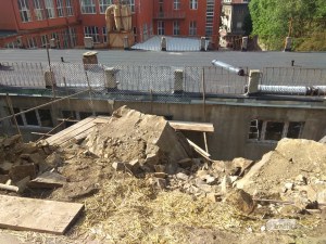 60-тонна скала надвисна опасно над пловдивско училище