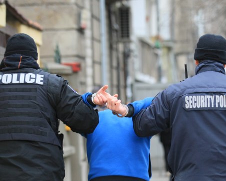 Автоджамбази хванати в крачка. Разкомплектовали краден 