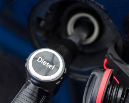 Данъчни запечаха цистерна с 8 тона съмнителен дизел в Девин