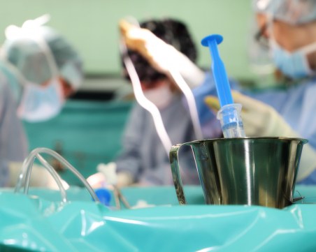 Френски анестезиолог обвинен в 17 престъпления. Тровил пациенти. Убил 9