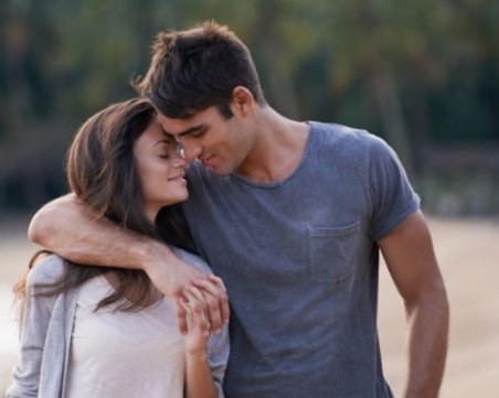 Каква е връзката ви според държането на ръцете?