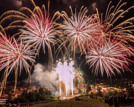 Заря в Панагюрище смая света тази вечер