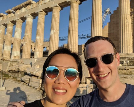 Зукърбърг чества в Атина годишнина от сватбата си