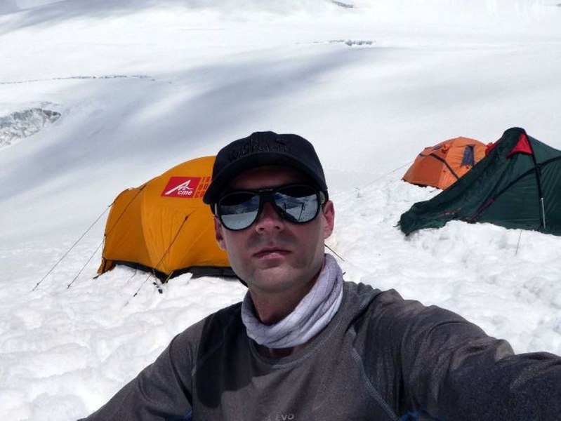 Вчера Иван Томов изкачи Лхотце, днес остана завинаги на Хималаите. Поклон!
