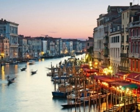 Подгониха проститутките и пияниците във Венеция