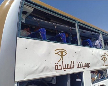 Експлозия разтърси пълен с туристи автобус в Египет
