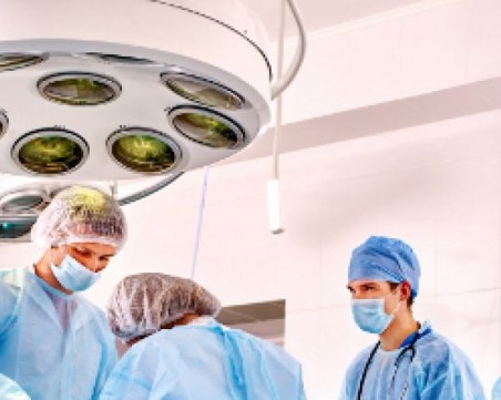 Хирурзи сглобиха лицето на жена от Пазарджик, пострадала в катастрофа