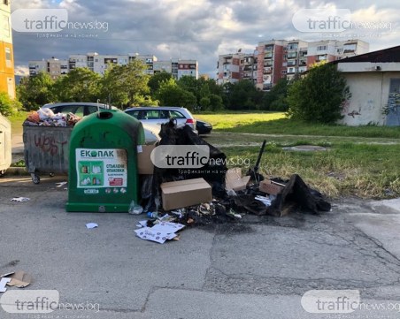Масово палят контейнери за разделно събиране в Пловдив