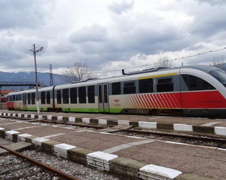 Момиче се хвърли пред влак в Пловдив, в болница е