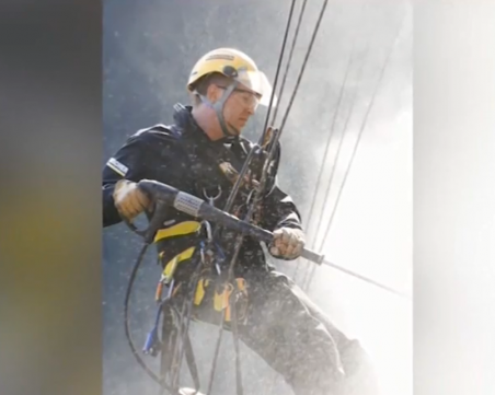 Защо един германец почиства паметници у нас?