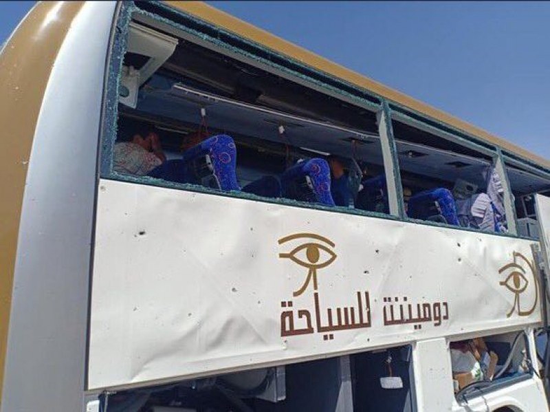 Експлозия разтърси пълен с туристи автобус в Египет