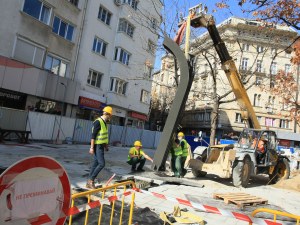 Премахват оградите на столичния площад
