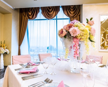 Булка избра България пред Норвегия! Вдигна сватба като приказка край Пловдив