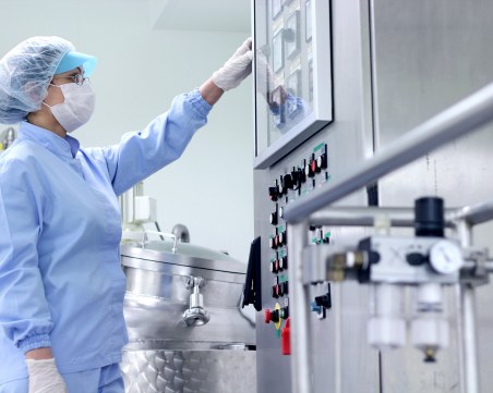 Робот оперира язва на стомаха на жена в Плевен