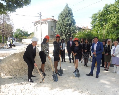 Стамболийски се превърна в строителна площадка! Правят първа копка на паважа към Йоаким Груево