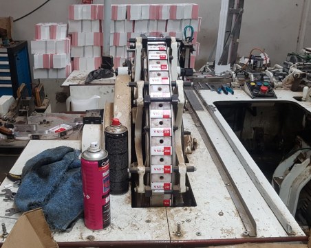 Удар на деня: Разбиха банда за производство на цигари в Испания, босовете – българи!