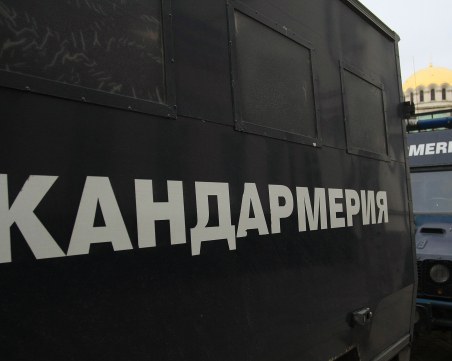 Униформен до униформен: Вечното дерби блокира София, слаб фенски интерес