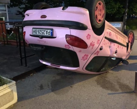 Жена откри колата си по... таван. Заела нечие паркомясто в 