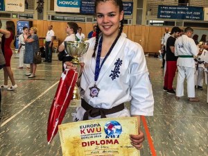 Пловдивчанка стана европейска вицешампионка по карате