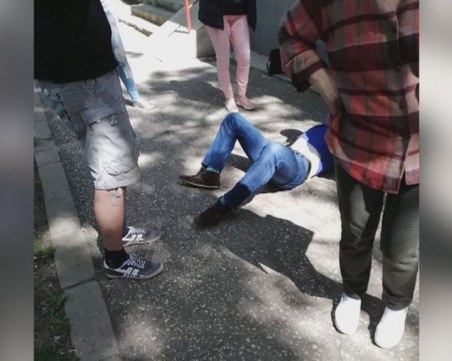 Мъж с епилептичен припадък, идва линейка с лекар, но… за друг случай