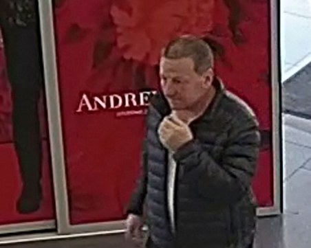 Познавате ли този мъж? Извършил е кражба от мол в Пловдив