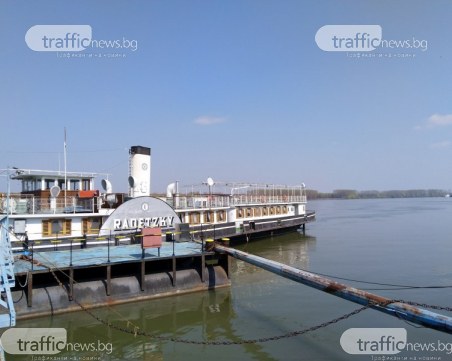 Ще спаси ли културното министерство кораба - светиня 