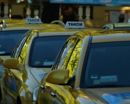 Таксита отказали да качат намушканото момче, щяло да изцапа