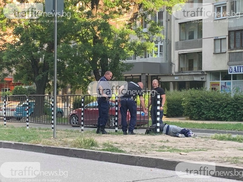 Мъж припадна на булевард в Пловдив, униформени спряха да му помогнат