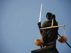 Дадоха на съд 22-годишен за убийство на таксиджия и грабеж