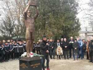 Феновете на Локо организират турнир в памет на Аян Садъков