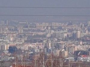 България на двата полюса – пустеещи жилища и претъпкани жилища