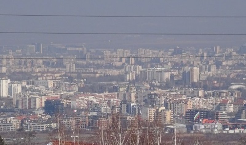 България на двата полюса – пустеещи жилища и претъпкани жилища