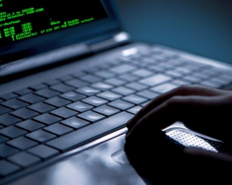 19-годишен ученик изнудвал мъж с голи снимки! Отива на съд