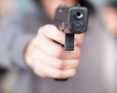 30-годишен опита да убие бившата си! Стреля няколко пъти, избяга