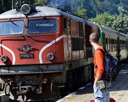 48-годишен се хвърли пред теснолинейката във Велинград