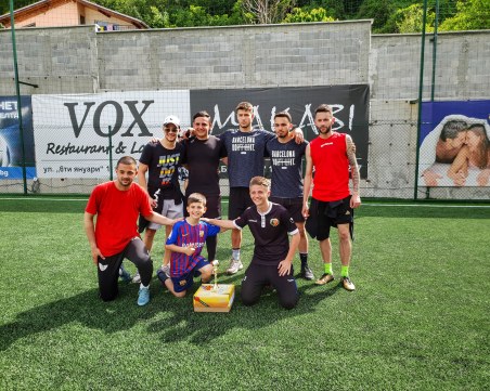 Браво! Футболен турнир събра 1442 лв. за лечението на Ева и Лизи от Асеновград